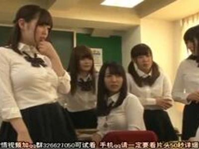 /美乳:制服/「下着がないんだけど」体育の後に下着をつけていない女友達に発情！驚愕の神ビデオ