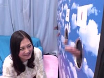 /外見える!?:大学生/【エロエロカー】大学生が恋人のちんぽを見つけられずお仕置きエッチ！セクシーな女の子のスケベ動画