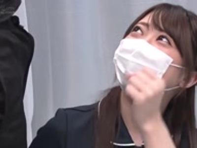/見えてないよね??:素人ナンパ/『ちょっと待ってください！』可愛い看護婦さんにペニスを合法的に露出！抜けすぎ注意な18禁動画