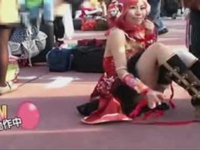 /美乳:アニコス/イベント会場でコスプレ美少女にローター仕込んでエロプレイ！抜けすぎ注意