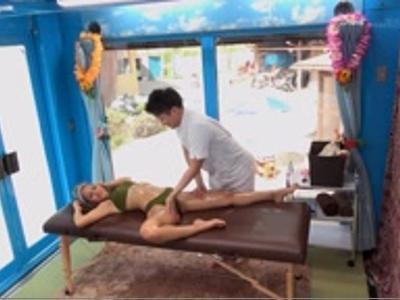 /外見える!?:ナンパ/巨乳でイケてるビキニ美女と車内で即ハメ！エッチなマッサージで発情しちゃった女の子！何度も見たくなるAV