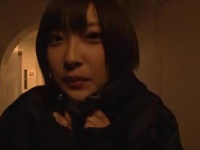 /コスプレ:巨乳/魅力的な激カワセクシー女優が素人男性の自宅に訪問して…！興奮注意なエロ動画