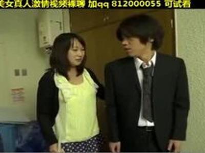 /主婦:美乳/ノーブラ＆胸元開いた服でゴミ捨てに来た人妻にムラムラしちゃって襲った！削除前に見なきゃ損