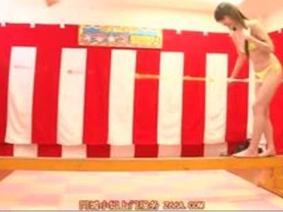/美乳:エロ動画/極小水着で綱渡り！大人のおもちゃで邪魔されて落ちたらエッチな罰ゲーム！おすすめの作品