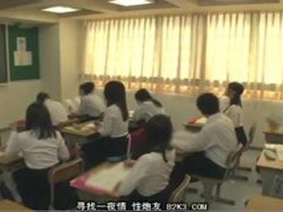 /女子校生:美少女/「下着がないんだけど」体育の後に下着をつけていない女友達に発情！迷ったらこの動画
