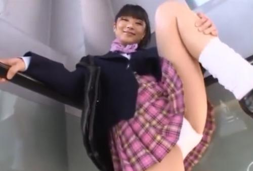女子高生　メガネ　パンチラ 淫乱痴女なメガネ女子高生が野外で堂々とおまんこ開脚でパンチラしてくれる！！ - 今日のオナともみ～つけた