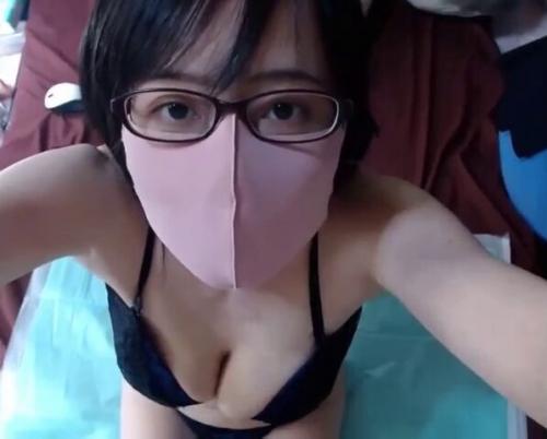 【ライブチャット】「一緒にオナニーしてっ？乳首出たwズボズボ挿れちゃうよ！」メガネ巨乳変態お姉さん淫語連発オナニー！