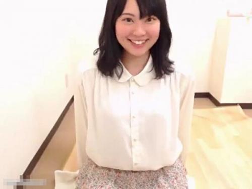 「授業受けてから来ました！見てください…はずかしい…」ちっぱい清楚お嬢様女子大生がヌルヌルクパァ【無修正ライブチャット】
