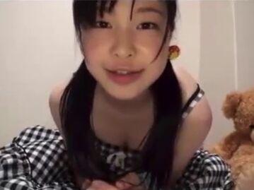 【ライブチャット】「今からおナニーするので一緒に気持ちよくなりましょ！見ててね！」スケベロ◯ッ娘！
