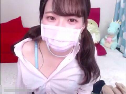 【ライブチャット】「緊張してる…恥ずかしい…」制服スケベ娘がエロ配信！