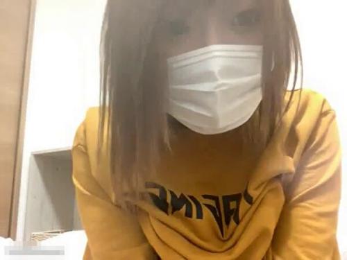 【ライブチャット】「足の裏？お毛毛ある！大学1年生！」乳首コリコリ発情娘！