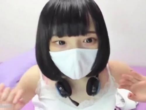 【ライブチャット】「四つん這い！」制服巨尻巨乳ロ◯ッ娘が発情エロ配信！