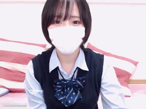 【ライブチャット】「Hカップありますw一気に成長しちゃってw」紐パンHカップ制服娘が初めての配信！