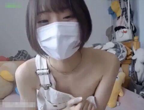 【ライブチャット】「恥ずかしいwキャァwTバック見たい？シミある？wどこ？シミてるw」ちっぱい美少女オナニー！