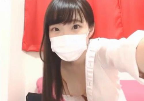 【ライブチャット】「マンチラして？みえる？やばいw」アイドル級乳首ビンビン美乳スケベ娘が淫語連発エロ配信！