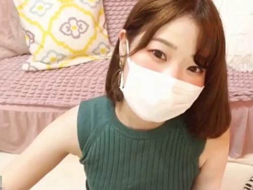 【ライブチャット】「ブラも黒です！下乳？耳、首、背中弱い！」エロい身体した美乳娘！