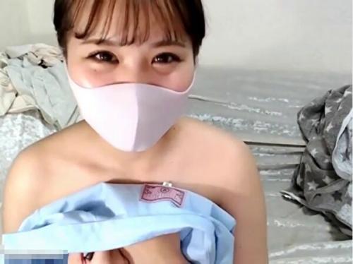 【無修正/ライブチャット】「愛してるよ！パンツ買ってくださいw」未発達ボディ制服敏感娘がおっぱい弄り！