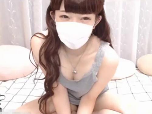 【ライブチャット】「オマ○コと乳首の色いっしょwチュッチュッしてくれるw？」美乳お姉さん！