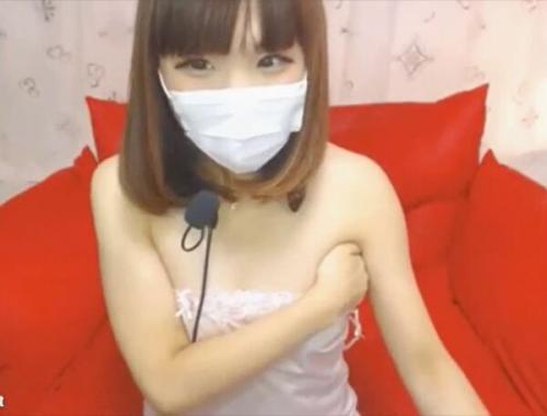 【ライブチャット】「チュチュチュッ！あっ！みえた？wめっちゃモロだねw」美乳スケベ娘がエロ配信！