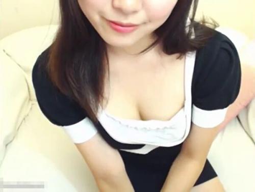 【ライブチャット】「オチ○チン..あぁぁ挿った..久しぶりに挿れた..イクイクイクッ！」メイド娘ディルドズボズボオナニー！