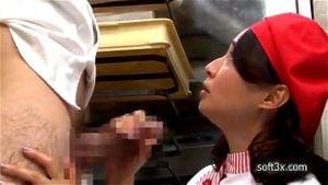 パン屋で働く美人さん