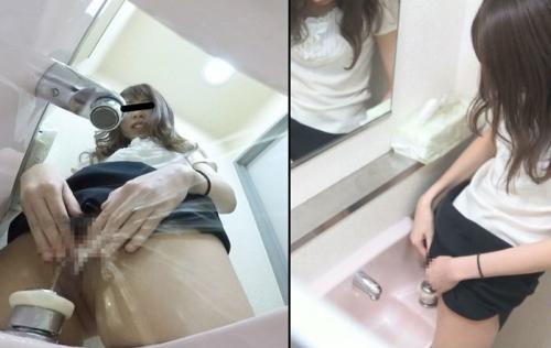 トイレがいっぱいの時は洗面台におしっこするOL