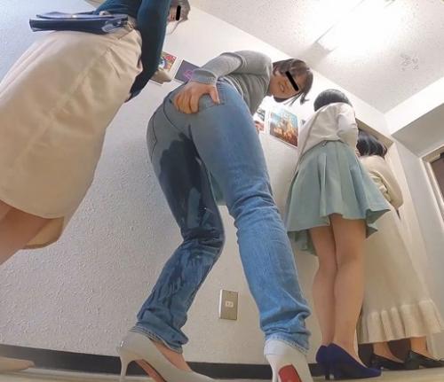映画が終わったあと、膀胱パンパン状態でトイレに並んでる最中にお漏らし