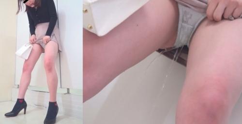 あとちょっとだったのに・・・。　トイレの目の前でお漏らし