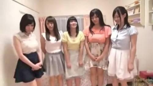 大学の女子寮で童貞くん1人がハーレム状態で中出し