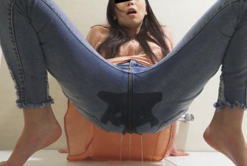 私のおもらし見て～