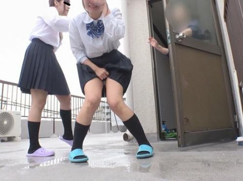 おもらししてから今頃ドアが開いてももう遅い