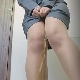 お客さんの前で、まさかのお漏らし