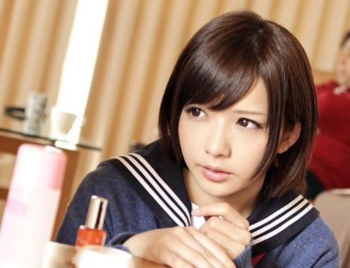 友達の家でコタツの中を覗いたら激カワ妹のパンツ丸見え！悪戯したらパンツが濡れるほど彼女が興奮したので中出しSEX！