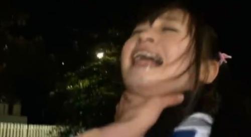 「お前より可愛い女を今すぐ電話で呼ばないと中出しするぞ」と脅して友達を呼んだJKと呼び出されたJK二人とも中出しレイプ！