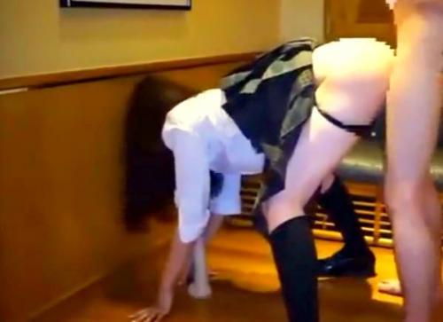ヤバイやつ！「あ～ん気持ちいい！」バックから生ハメでズンズン突かれるJKロリ女子校生！鬼畜男のハメ撮り中出し動画が流出！