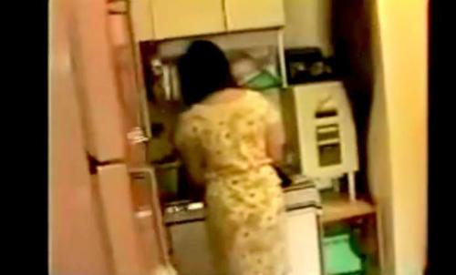 ヤバイ個人撮影！昭和感ある熟年主婦が昼間から変態プレイ！鬼畜男に執拗にマンコ、アナルをいじられ悶絶する熟女！