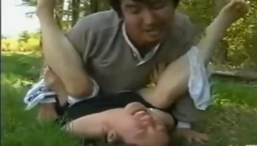【ヘンリー塚本】畑で鬼畜男が人妻をレイプ！哀れな畑仕事する人妻！昭和婦女暴行