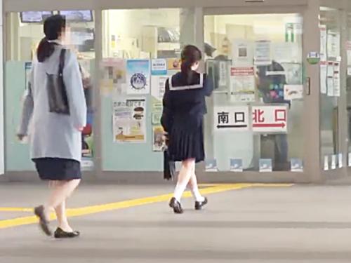 ◇電車痴漢・集団・着衣レイプ｜恥辱・お漏らし・泣き◇可愛い制服JK娘をストーキング！？車内で鬼畜にエロいたずらされますョ