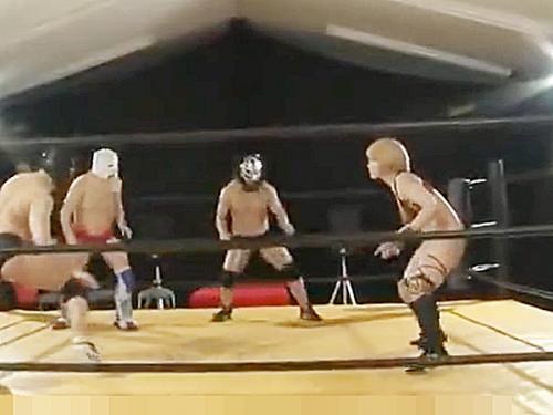 ★ミックスファイト・プロレス｜孕ませ・中出し★ノーパンで3人の男性覆面レスラーとガチ対決する金髪女子レスラーですが..