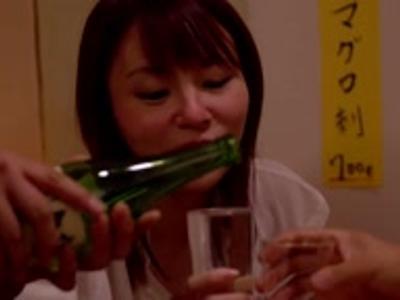 [伊藤舞雪.巨乳]『旦那がいるんでダメですよ』会社の男性の凄テクで不倫におぼれちゃう人妻！魅力的な女の子の18禁動画