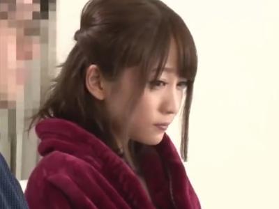 『旦那に怒られちゃう…』全裸撮影に参加した奥様を寝取り種付け！勃起確実な激エロ動画