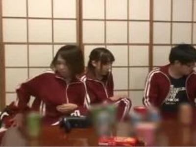 [おっぱい.エロ動画]『ダメ～声聞こえちゃう～…』修学旅行中に綺麗なJKと乱交H！こんなAVを待ってた