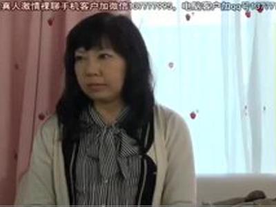 [エロ動画.スレンダー]【熟女ナンパ】仕事熱心な奥さまを説得して即ハメSEX！最高な性処理動画