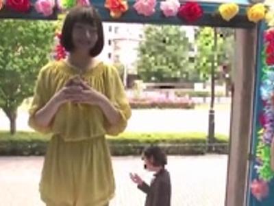[外見える!?.浮気]【外見える!?】ラブラブなアベックの彼女に大人のマシンを使うとノースキンで挿入できた！妄想注意なR18動画