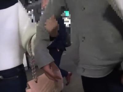 [見えてないよね??.素人]素人ナンパ『もうダメ～イッちゃう♡』めちゃカワな女の子をおもちゃで責めまくってH！妄想注意な18禁映像