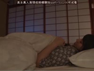 [お姉さん.美乳]『手出さないでよ…』会社の女子社員と1泊！我慢できずに夜這いしてH！抜けすぎ注意なエロ映像