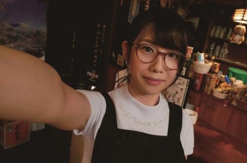 人妻NTR＊乱交　メガネ姿がマジ可愛い人妻の美夏さんが旦那さんに黙ってAV出演！【居酒屋ランチで働く奥さん 旦那の居ぬ間にNTRチ○ポでメス化 美夏 30歳】