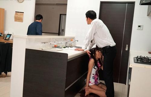 ＊人妻NTR経営不振に陥った卸問屋の社長夫人ともか。不安に苛まれる現実を振り払うかのように、彼女は同僚との情事に耽る日々を過ごしていく。＜人妻NTR連鎖 ～繰り返される絶望と快感の激ピストンFUCK～ 川口ともか＞