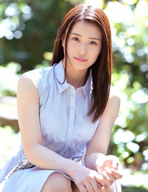 【知花凛・デビュー作品】こんな美人さんなのに激しいHが好きと話す彼女のパワフルなSEX！！