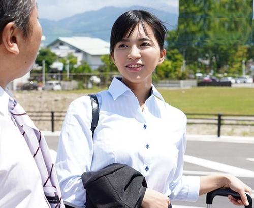 根尾あかり＜OL＞女子社員と一晩中、汗まみれの中出し性交。若い色気に反応してしまうペニス。妻しか知らない上司のペニスをもてあそぶファザコン美少女！